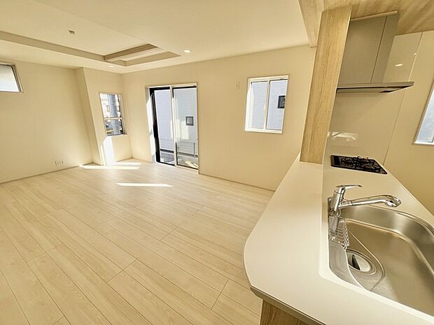 温かな光が満ちる、心地よい空間で新しい暮らしを。