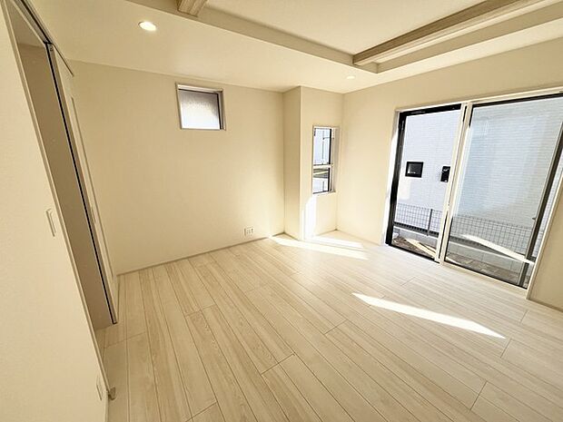 明るい日差しが心地よい、広々とした空間。