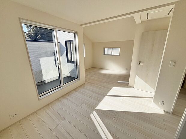 心地よい光と風が、空間に広がりと穏やかさをもたらします