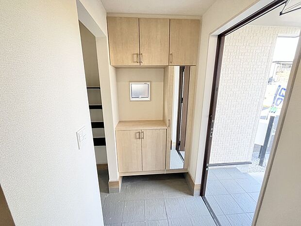 木の温もりを感じる、心地よい空間への入り口