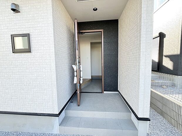 穏やかな空気に包まれる、心安らぐエントランス