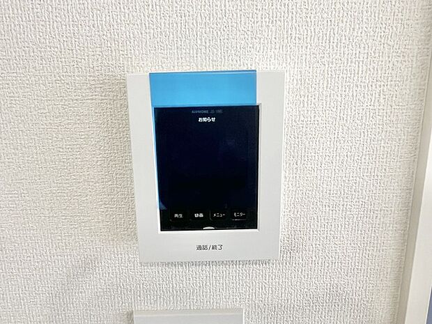 シンプルで機能的なデザインが、空間にすっきりとした印象を与えます