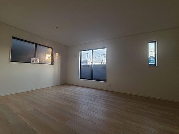 ご家族みんながゆったりくつろげる広々リビング。 