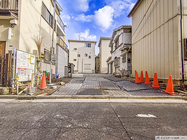 物件前面道路を含んだ全景