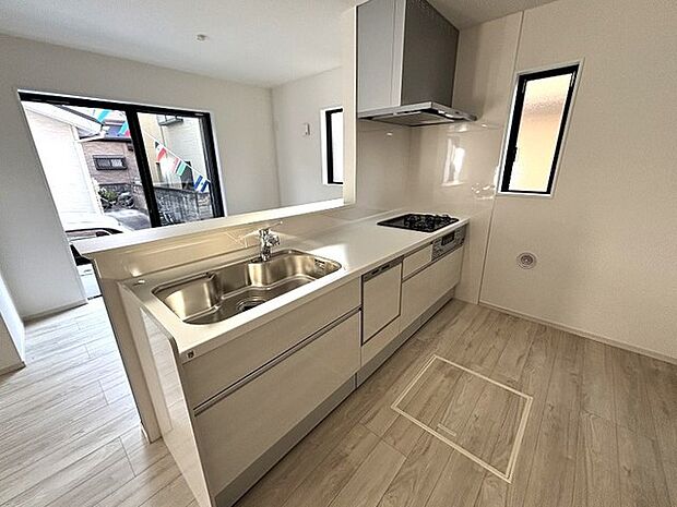 料理をしながらでもご家族との会話を楽しめる対面キッチン。 