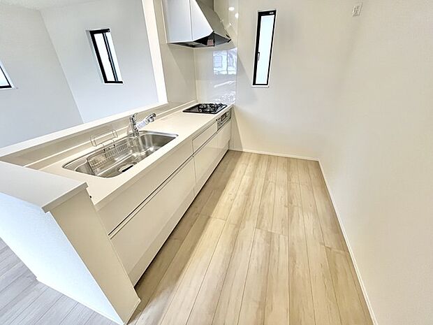 お子様と並んで料理をしても余裕のゆとりのキッチン