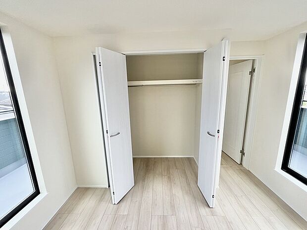 季節ごとの大物もしまえるたっぷりの収納スペース。