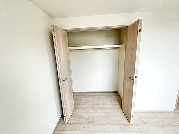 季節ごとの大物もしまえるたっぷりの収納スペース。