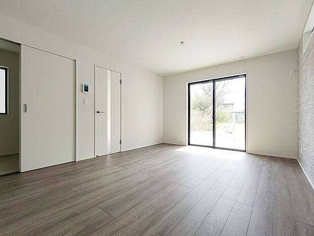 広々とした空間が、心地よい日々を彩ります   