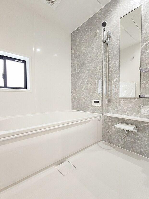 清潔感あふれる、ゆったりとしたバスタイムを 