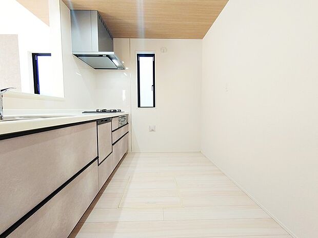 お子様と並んで料理をしても余裕のゆとりのキッチン