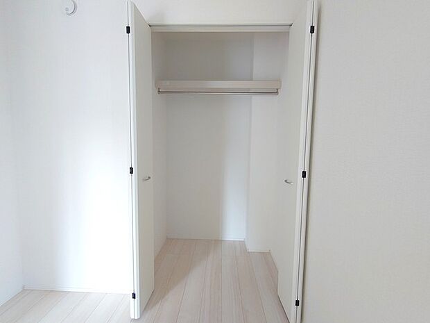 季節ごとの大物もしまえるたっぷりの収納スペース。