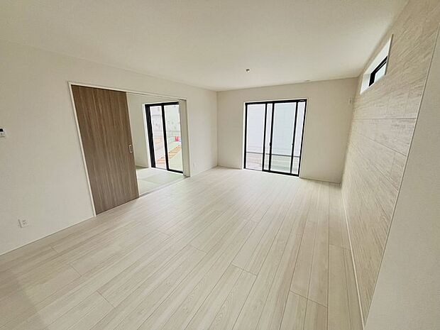 心地よい広がりと、洗練された空間の調和を感じさせる佇まい