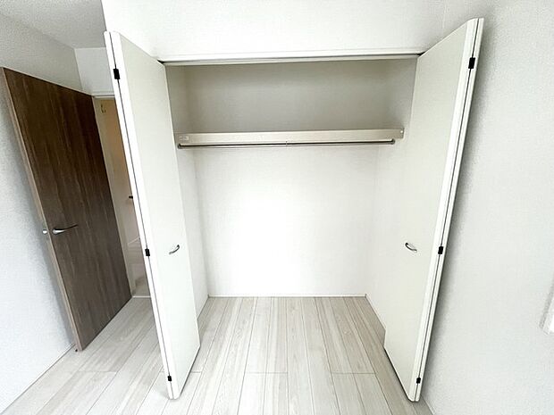 柔らかな色合いが、心地よい広がりを感じさせる空間