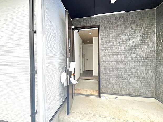 洗練されたタイルが、落ち着きのある空間を演出します