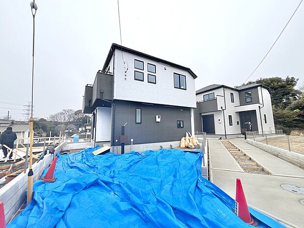 モダンなデザインが際立つ、静かで落ち着いた住まい