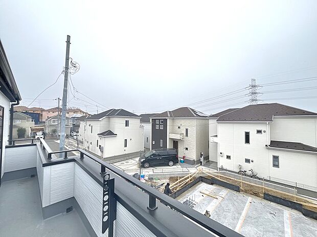 広がる空と、静かに佇む街並みに心安らぐひととき。
