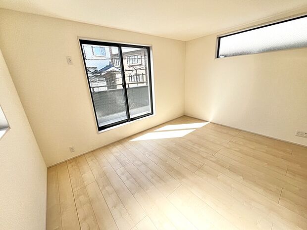 ご家族みんながゆったりくつろげる広々リビング。