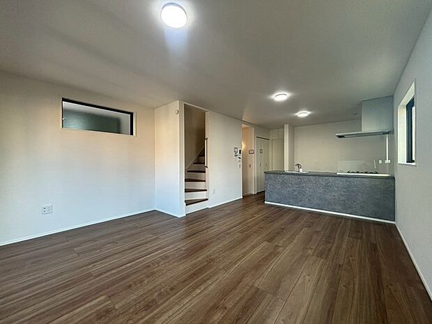 吊戸棚をなくした対面DKはキッチンに立つ人の視界をワイドにしてくれます。