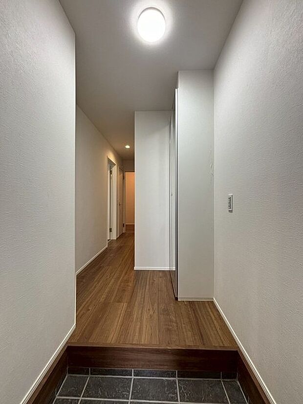 玄関をスッキリ整理。いつも気持ち良く使える玄関収納ボックス付き。