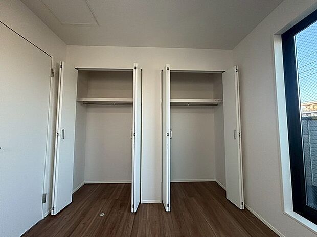 季節ごとの荷物もしまえるたっぷりの収納スペース。