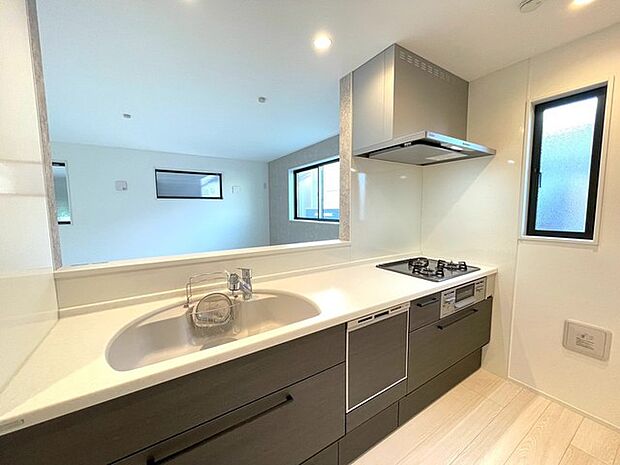 料理をしながらでもご家族との会話を楽しめる対面キッチン。