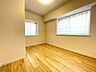 子供部屋：ナチュラルウッドの色合いが、室内にあたたかな雰囲気を運びます。 