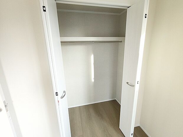 たっぷり収納で、お部屋の中はいつもキレイに片付きそうですね。 
