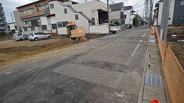 前面道路含む外観