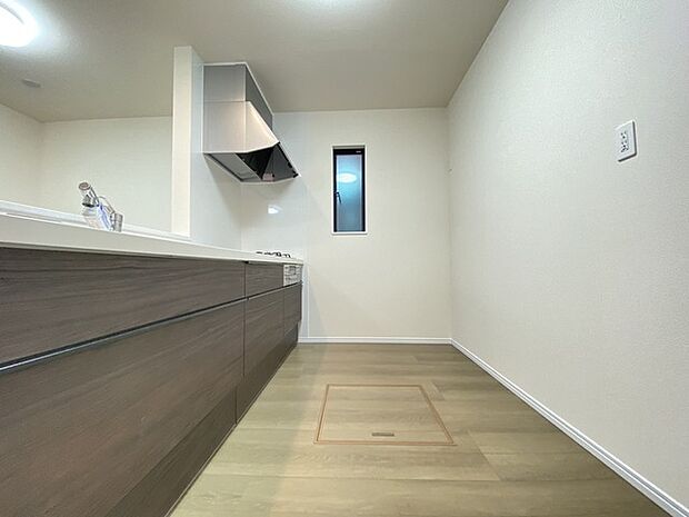 お子様と並んで料理をしても余裕のゆとりのキッチン