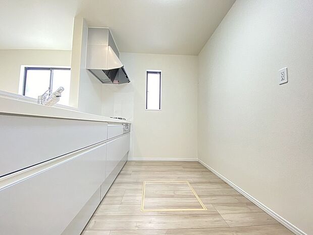 お子様と並んで料理をしても余裕のゆとりのキッチン