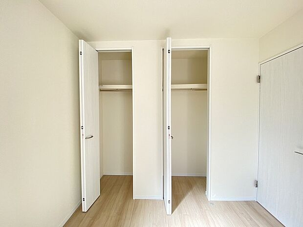 季節ごとの大物もしまえるたっぷりの収納スペース。