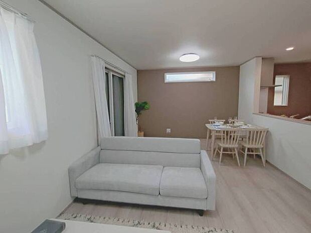 ご家族みんながゆったりくつろげる広々リビング。