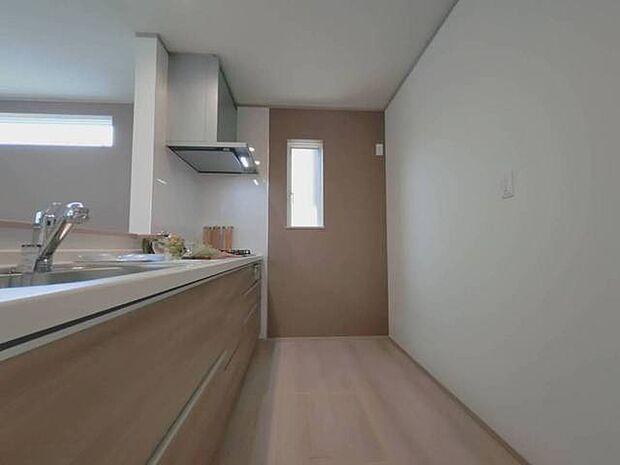 ご家族を近くに感じられる対面キッチン。