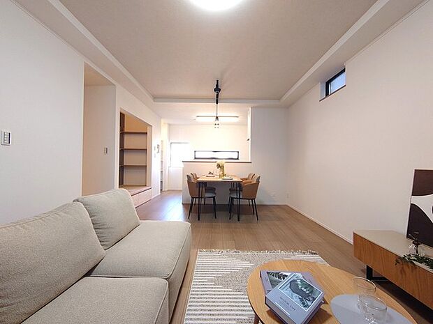 ご家族みんながゆったりくつろげる広々リビング。