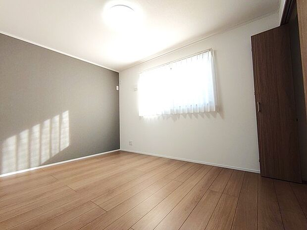 たっぷりの陽光と、心地よい風が舞い込みます。