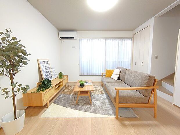 解放感あふれる2階リビングは、自然に光と風に恵まれます。 