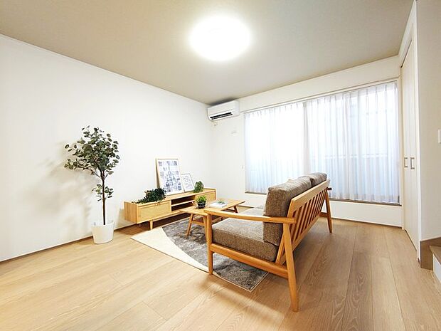 ご家族みんながゆったりくつろげる広々リビング。 