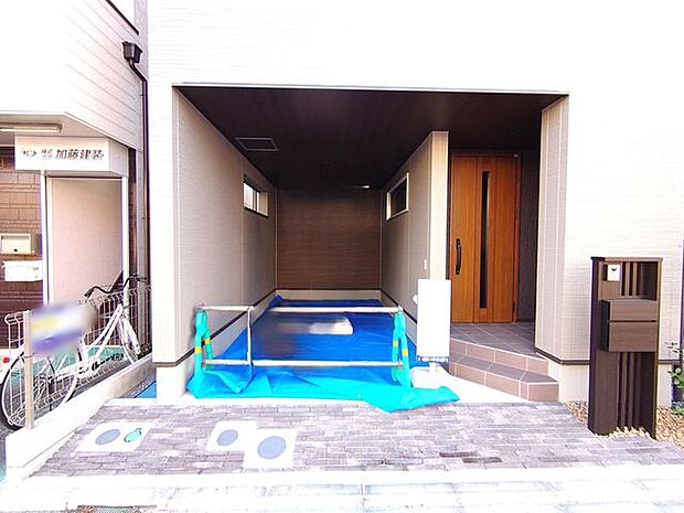 ■ ビルトインガレージ ■ 雨風から大切な愛車を守ります 