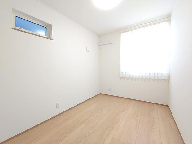 たっぷりの陽光と、心地よい風が舞い込みます。 