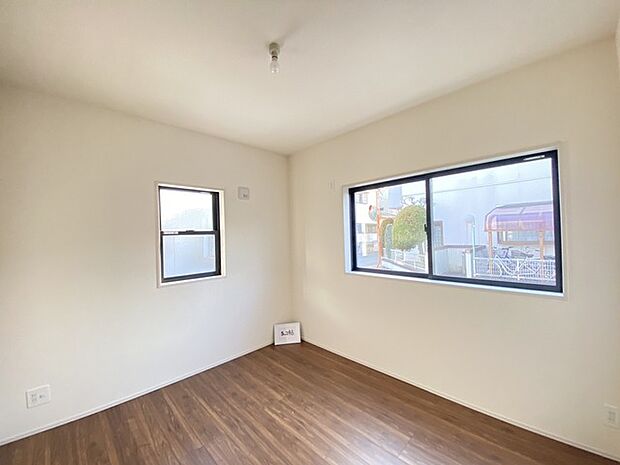 ゆとりのある空間に、穏やかな時間の流れを感じる部屋。