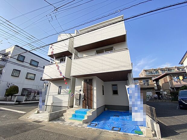 空へと広がる開放感と、心地よい風を感じる住まい