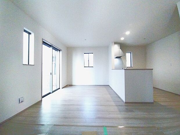 開放感と採光にこだわった広々LDK。