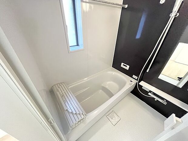 清潔感あふれる空間で、心身ともにリフレッシュできるバスタイムを。