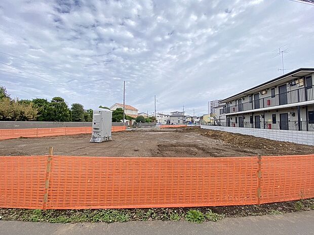 土地を見て、間取りが気になりましたら、すぐに図面を引ける設計士さんをご紹介することも出来ます。ご相談ください。 