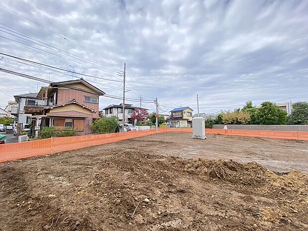 幹線道路から1本入った現地は想像以上に静か