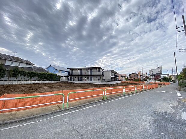 幹線道路から1本入った現地は想像以上に静か