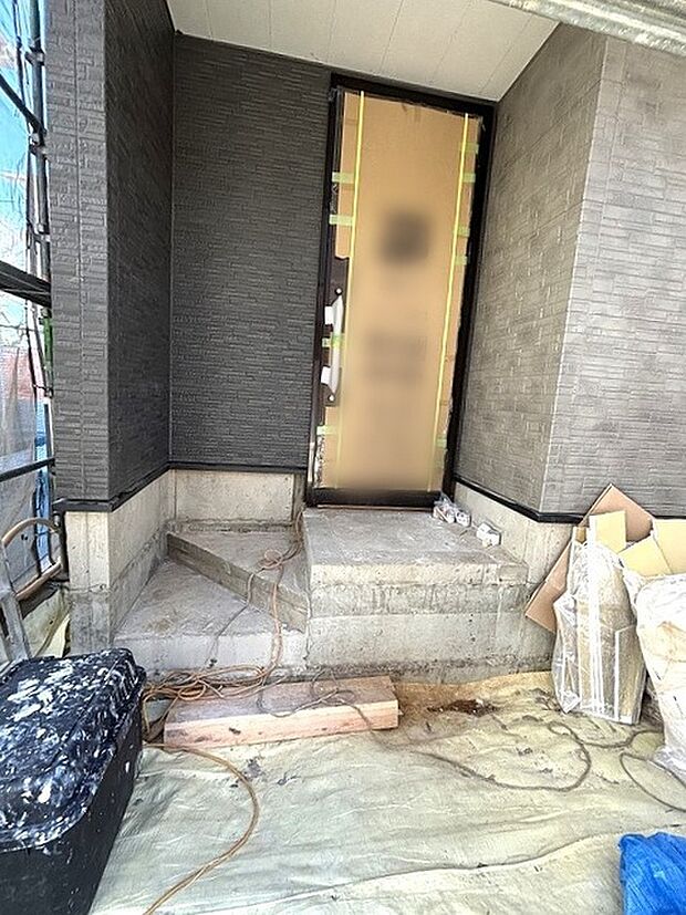 現地外観玄関(建築中)