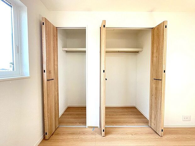 季節ごとの大物もしまえるたっぷりの収納スペース。 