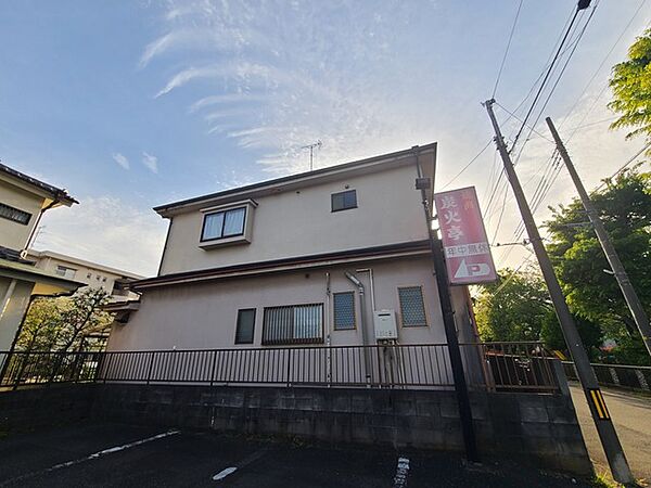 JR京浜東北・武蔵野線「南浦和」駅東口徒歩1分、提携駐車場もあります。エステート白馬南浦和店までお気軽にお問い合わせください。